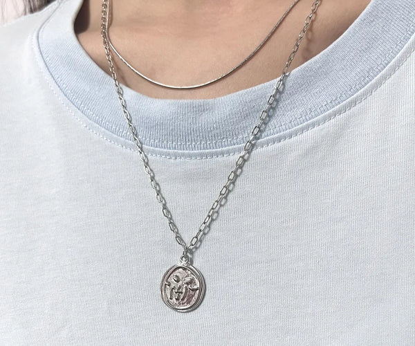 TAEYONG deals rose pendent